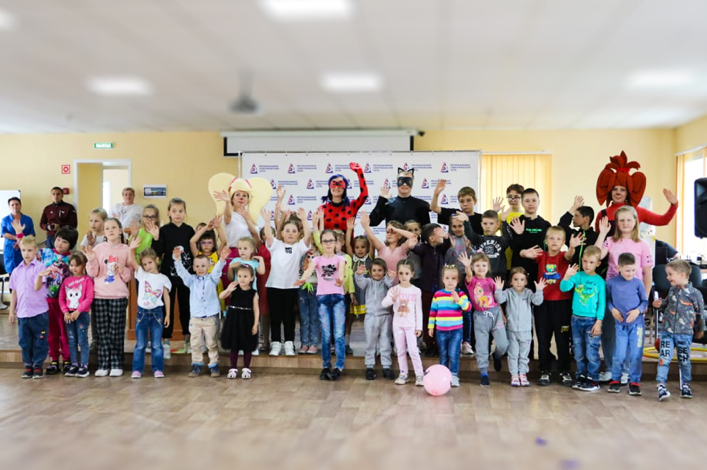 В новосибирском АО «РЭС» организовали праздники для детей сотрудников
