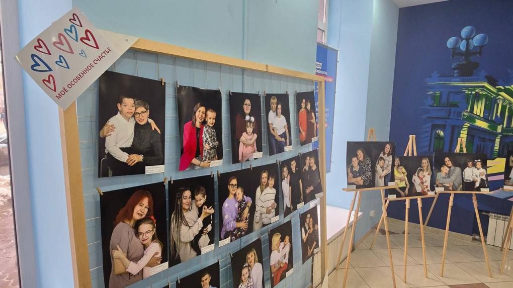 Спикер Заксобрания открыл выставку, посвящённую героическим омичкам