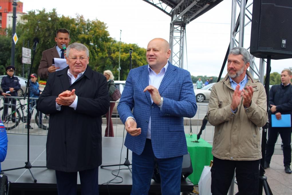 На омской Аллее олимпийцев стало на шесть скульптур больше