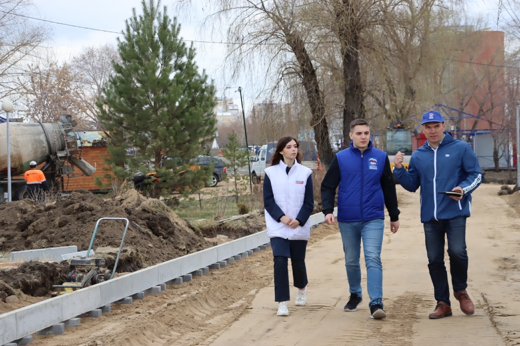 В Омске единороссы оценили строительство парка «Зелёный остров»