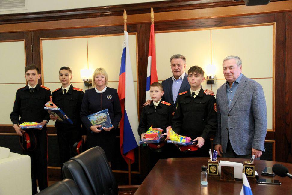 Депутаты Заксобрания Новосибирской области встретились с кадетами из Донецка