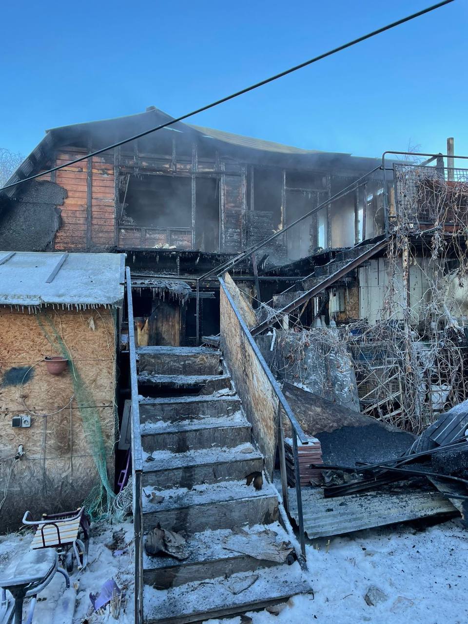 Опубликованы фото с места пожара в Омске, где погиб 6-летний ребёнок