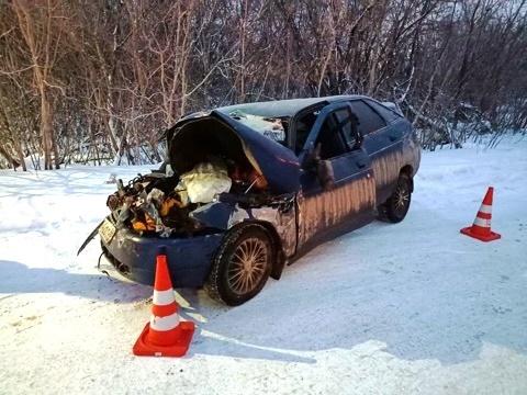 В Омске автомобиль столкнулся с междугородним автобусом