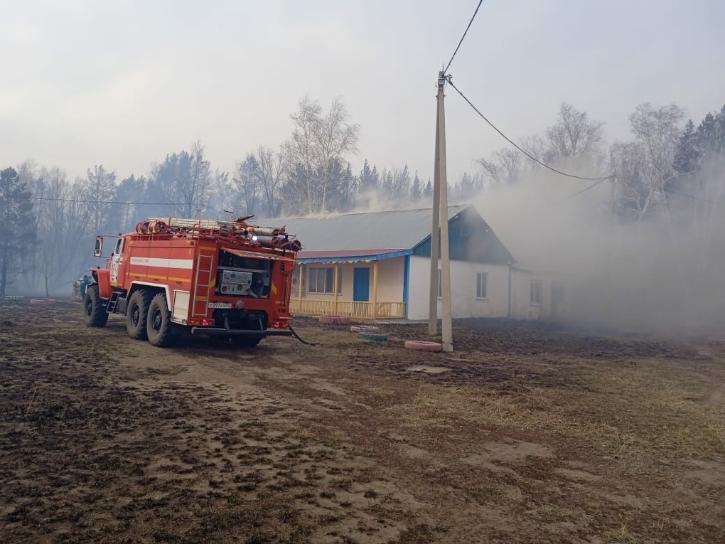 Топ-10 самых масштабных пожаров за выходные в Омской области – ВИДЕО