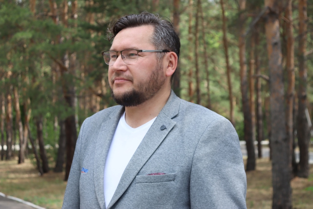Единоросс Алексей Половников сыграл в футбол с детьми беженцев Донбасса