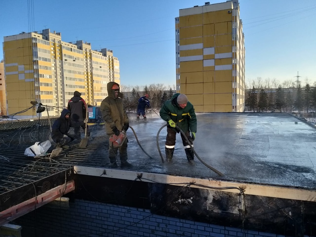 Строители закончили первый этаж в будущей школе на Космическом проспекте в Омске
