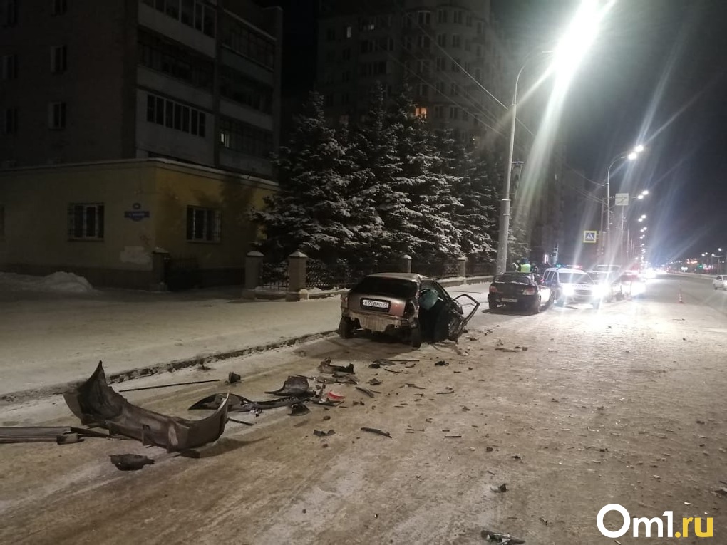Сразу три автомобиля пострадали в аварии в центре Омска