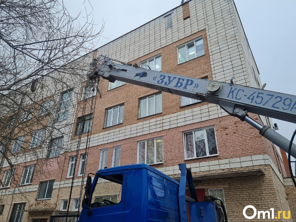 «Омскэлектро» усилило надежность электроснабжения поликлиники и дома ребенка на Левобережье