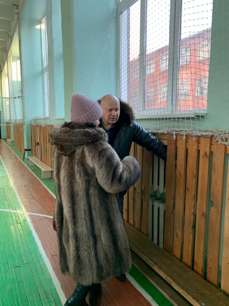 Мэр Сергей Шелест назвал причину холодных батарей в школах Омска