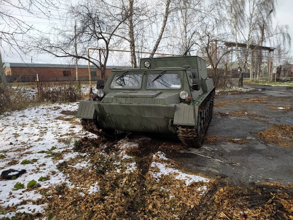 Танк появился на новосибирской авиабазе лесной охраны