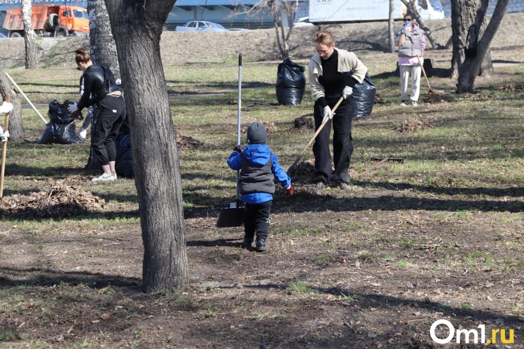 «Все пришли стильные, модные»: новосибирцы провели субботник на Михайловской набережной