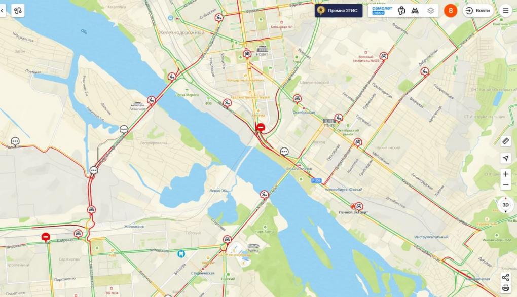Многокилометровые пробки сковали Новосибирск в конце рабочей недели
