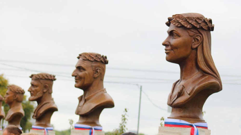 На омской Аллее олимпийцев стало на шесть скульптур больше