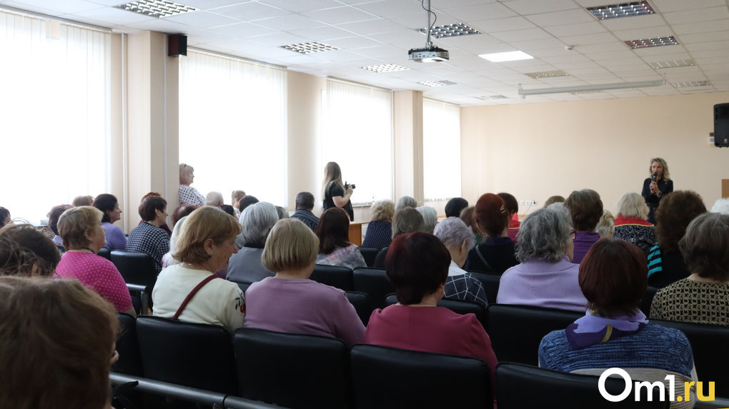 На все руки мастерицы: выставка рукоделия прошла в Калининском районе Новосибирска