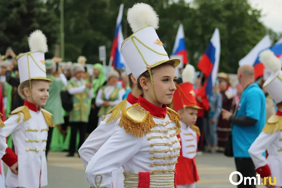 Более 2 000 участников: в Омске прошёл парад национальностей