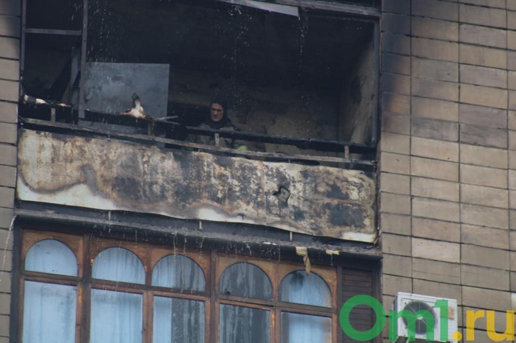 Люди спасали из пожара на Маркса детей, документы и животных: трогательные кадры