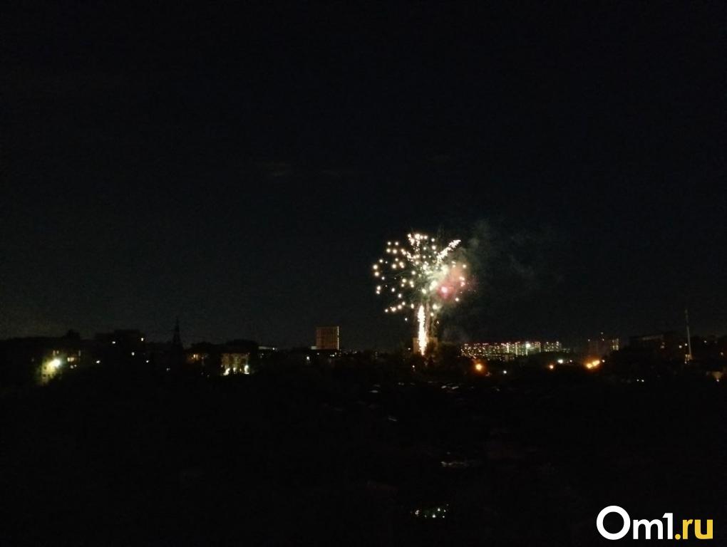 Как правильно запускать фейерверк в новогоднюю ночь, чтобы не пострадать