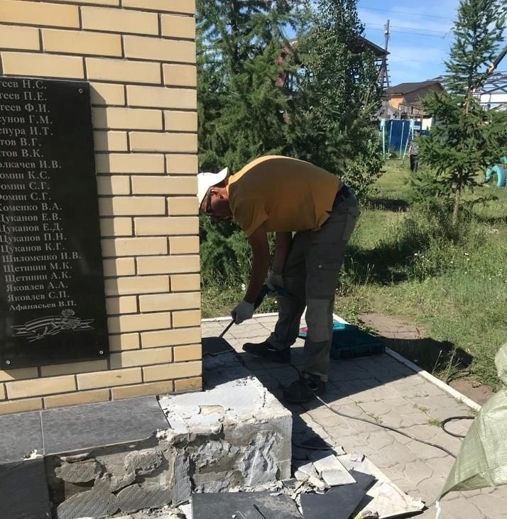 Омские вандалы разбили памятник погибшим воинам ВОВ
