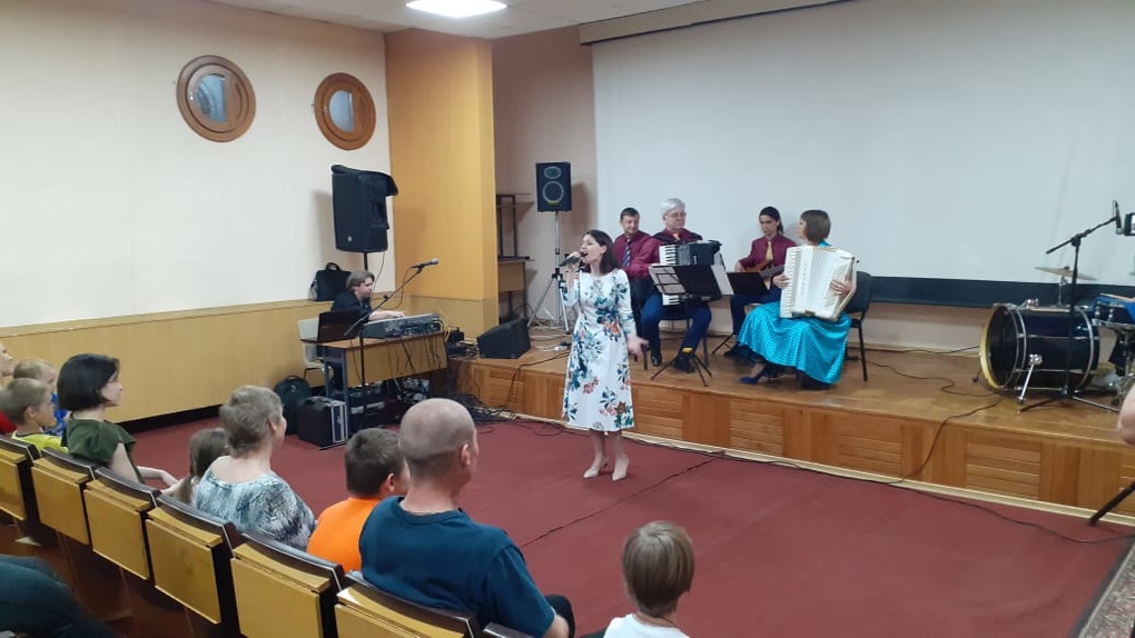 В Омске беженцам из Донбасса помогает «Единая Россия»