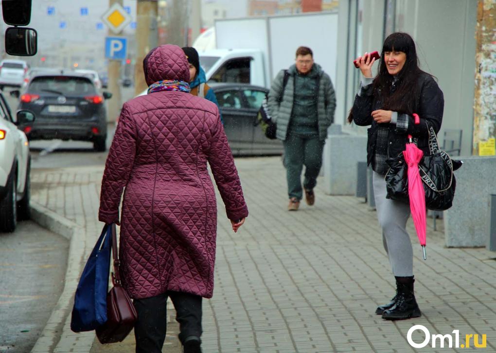 Как Омск встретил снегопад в апреле: фоторепортаж с городских улиц