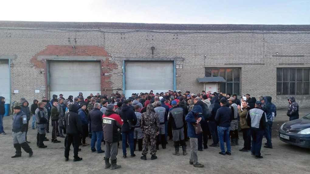 Водители мусоровозов устроили массовую забастовку в Новосибирске. ФОТО