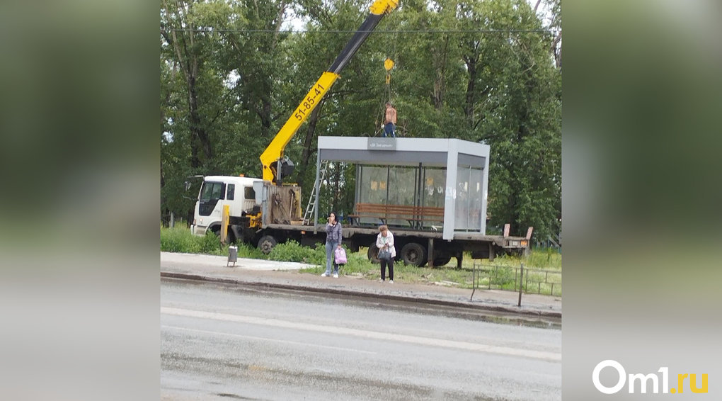 Крытую остановку у ДК «Звёздный» неожиданно перебросили в центр Омска