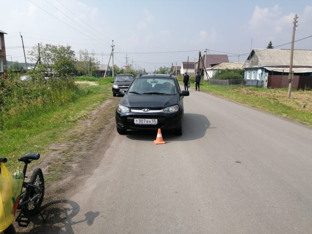 В Омской области водитель сбил девятилетнюю девочку на велосипеде
