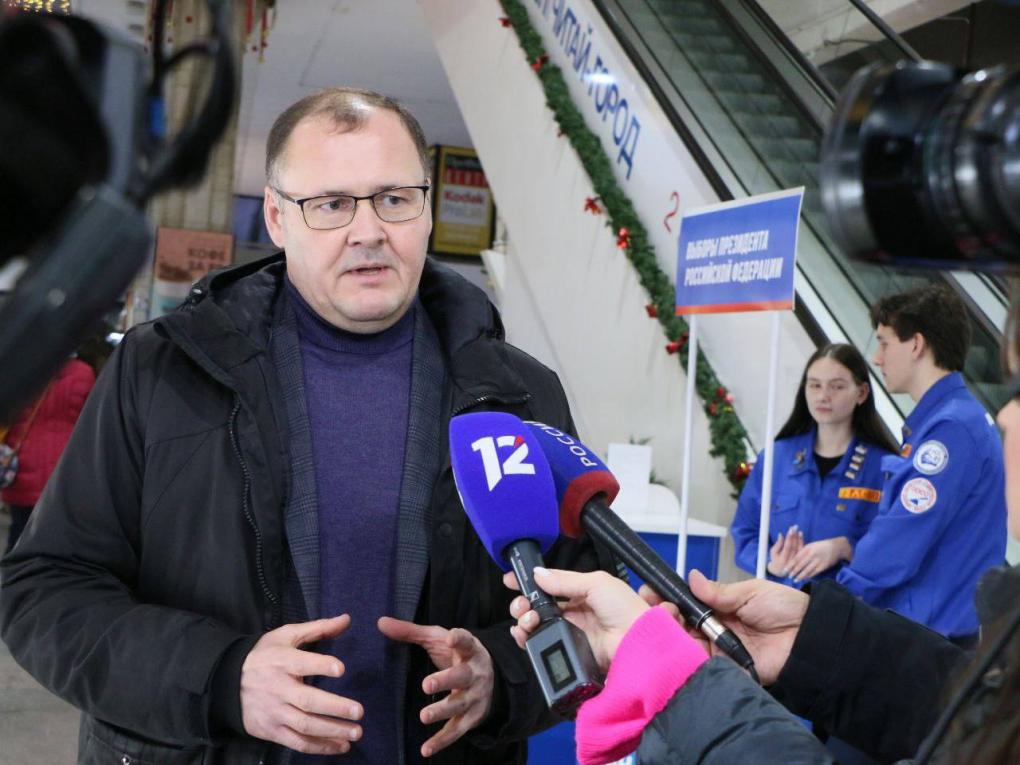 В Омской области продолжается сбор подписей в поддержку президента Владимира Путина