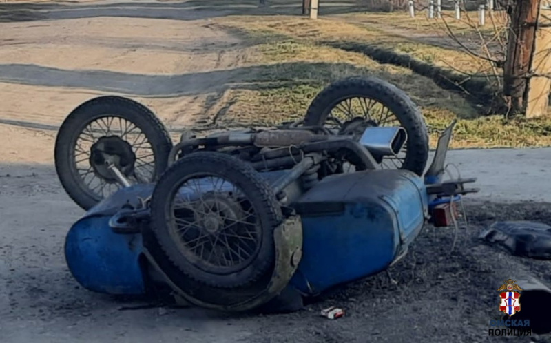 Роковая поездка. В Омской области погиб 17-летний парень, перевернувшись на мотоцикле