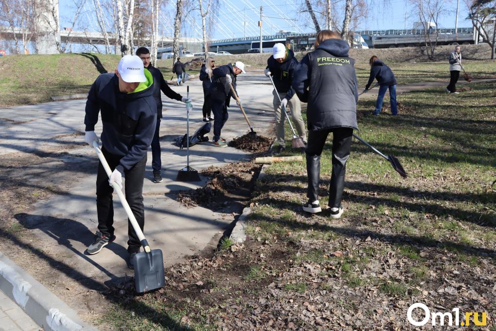 «Все пришли стильные, модные»: новосибирцы провели субботник на Михайловской набережной