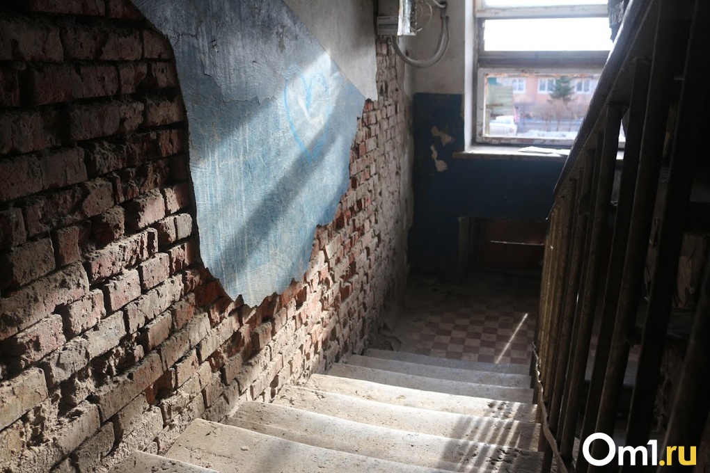 Больше десяти трупов. Омичи подозрительно умирали на улицах, в водоёмах и квартирах