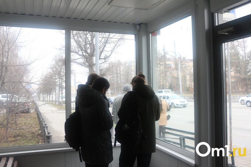 Куда обращаться омичам, если холодно в квартире, в автобусе или в школе?