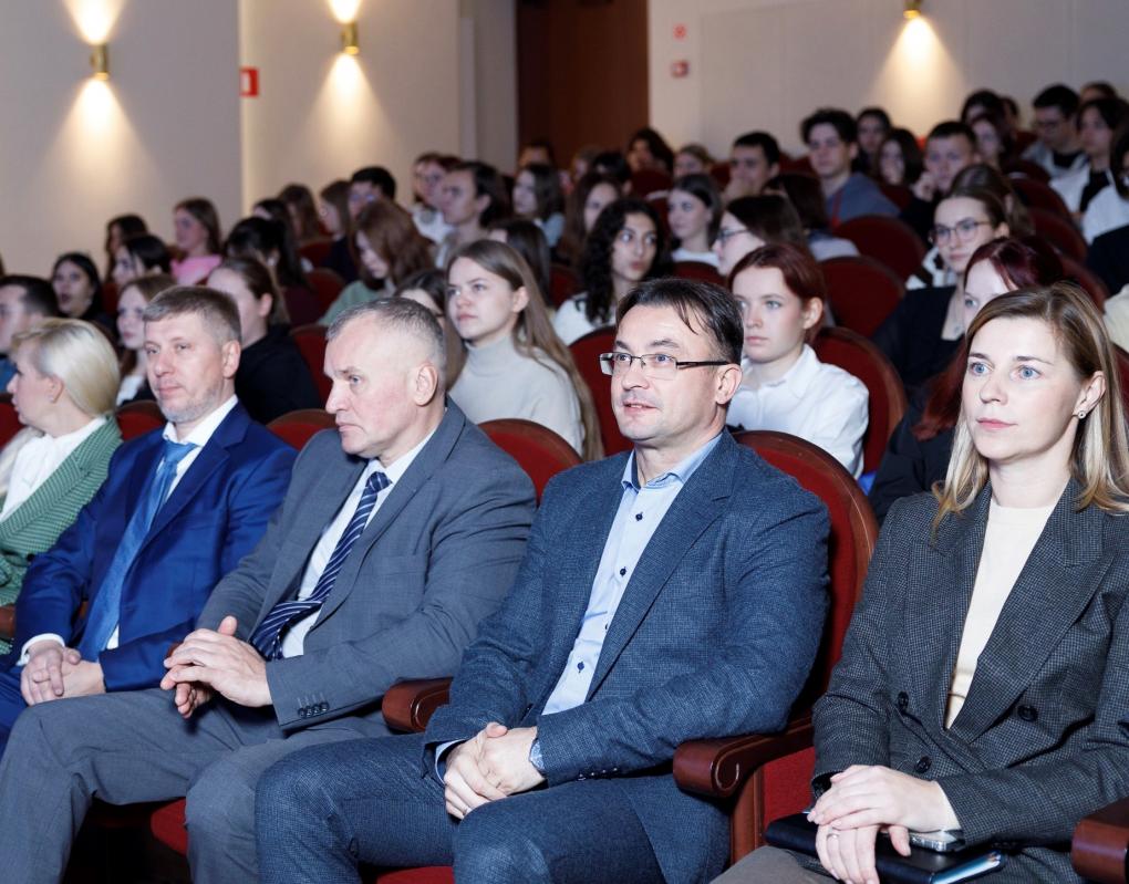 «Газпромнефть-СМ» повышает интерес омской молодёжи к профессиям в нефтеперерабатывающей отрасли