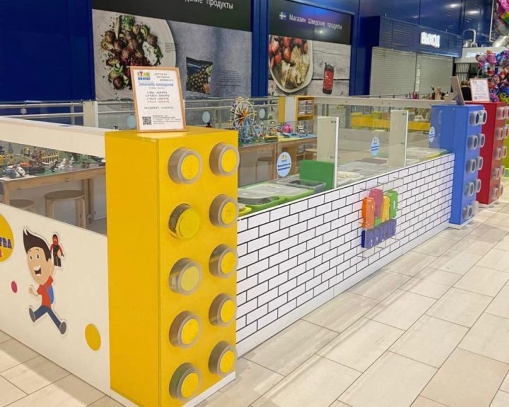 В омской MEGE продают детскую комнату с большим набором конструкторов LEGO