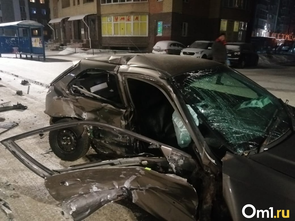 Сразу три автомобиля пострадали в аварии в центре Омска