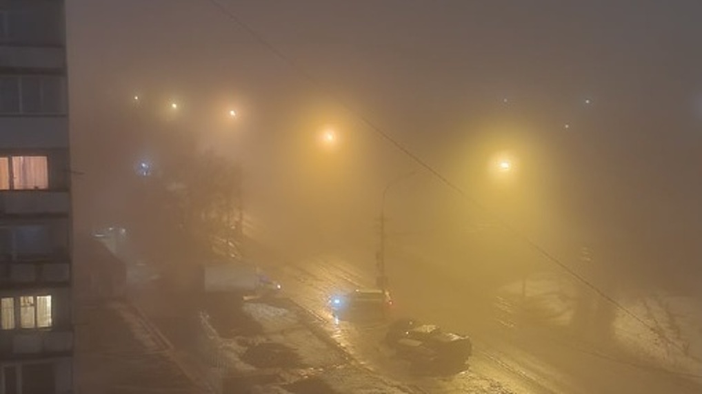 Густой туман окутал ночью Новосибирск. ФОТО