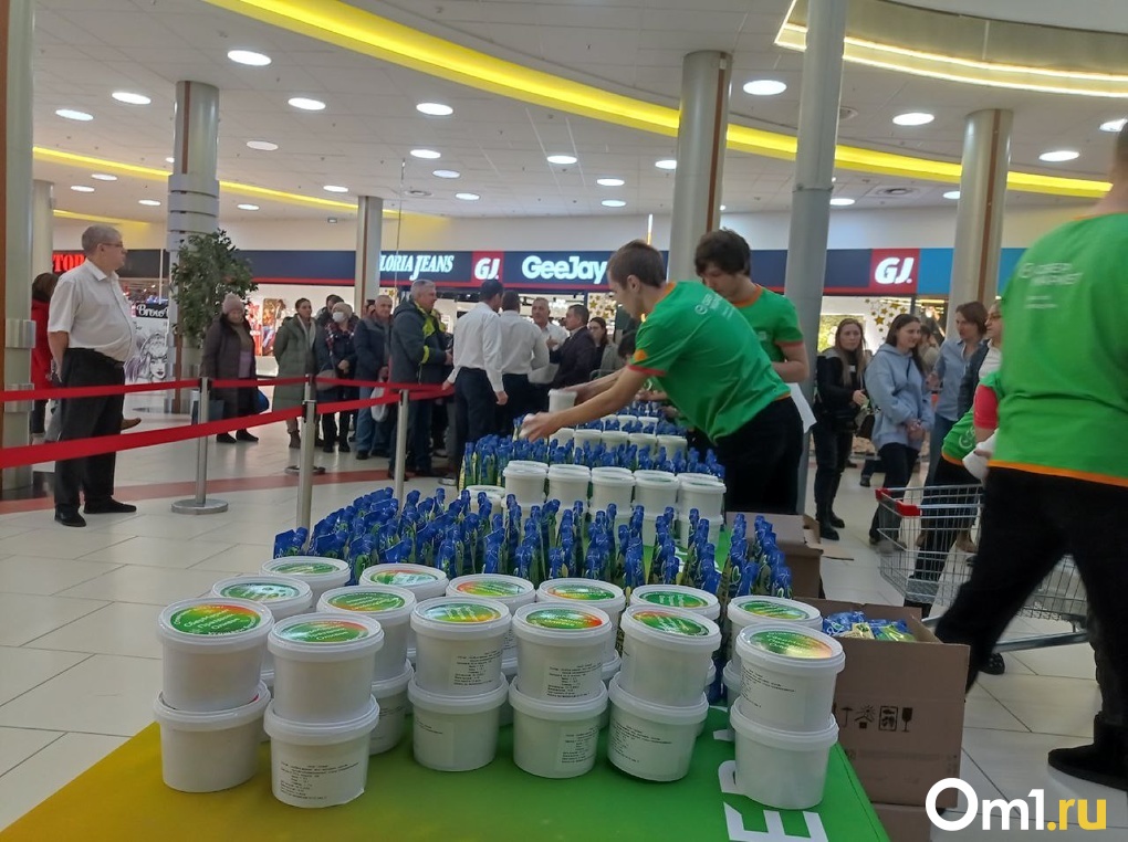 Гигантскую порцию салата «Оливье» начали готовить в новосибирском ТРЦ «Сибирский молл»