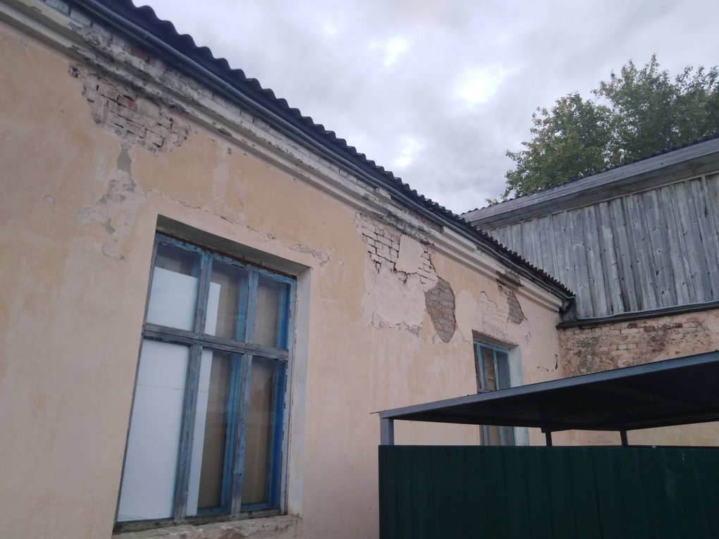В селе Омской области продают здание местного клуба