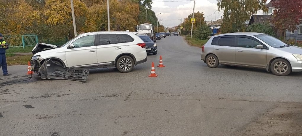 В ДТП с опрокидыванием маршрутки пострадали девять омичей