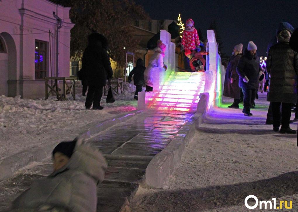 «Это традиция»: сотни омичей пришли на открытие «Зимнего Любинского»