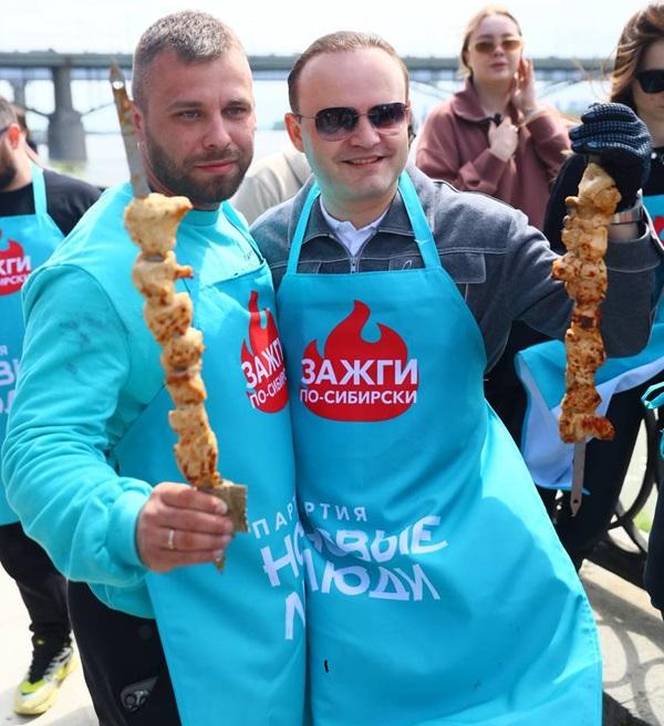 Партия «Новые люди» в Новосибирске поставила рекорд России по длине шашлыка