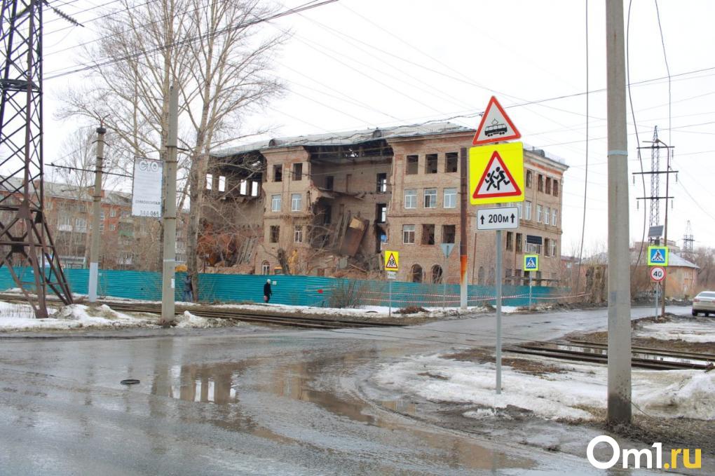 На месте аварийной школы в Омске построят новую