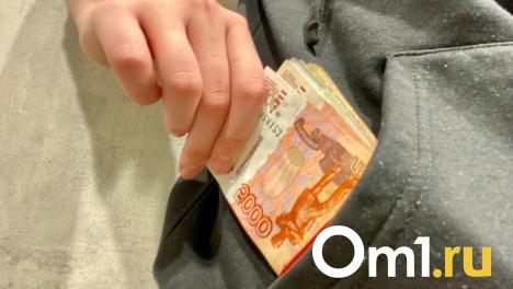 Мошенники предлагают омичам менять старые купюры в 5000 рублей на новые
