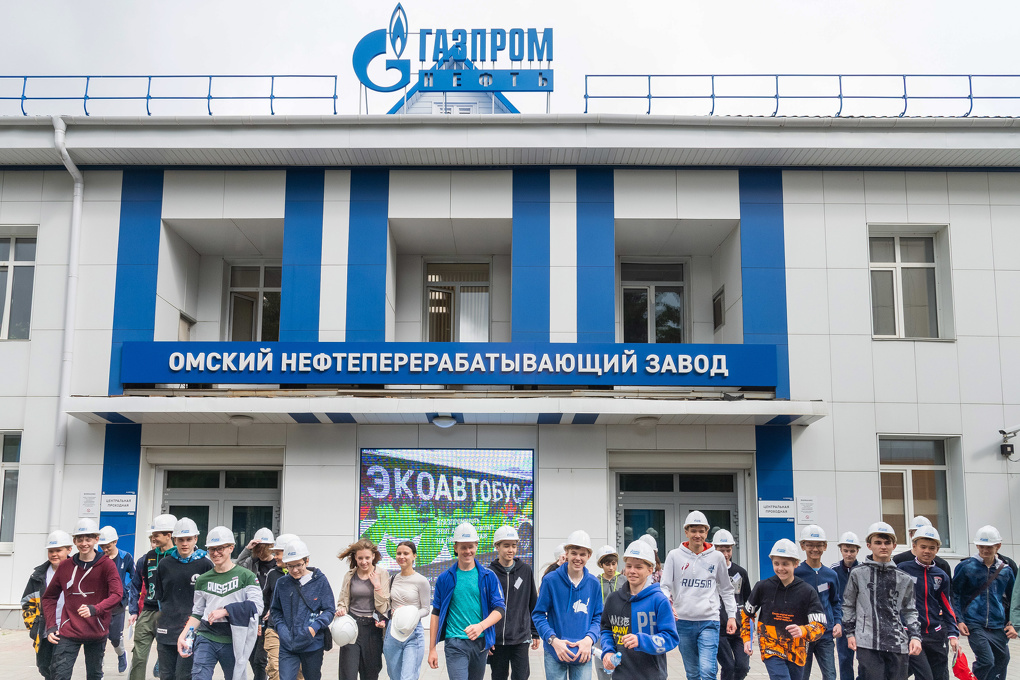 Одаренные школьники изучили современное экологичное производство на примере Омского НПЗ