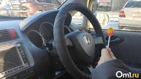 В Новосибирске на улице Ватутина образовалась пробка из-за ДТП с грузовиком утром 22 февраля
