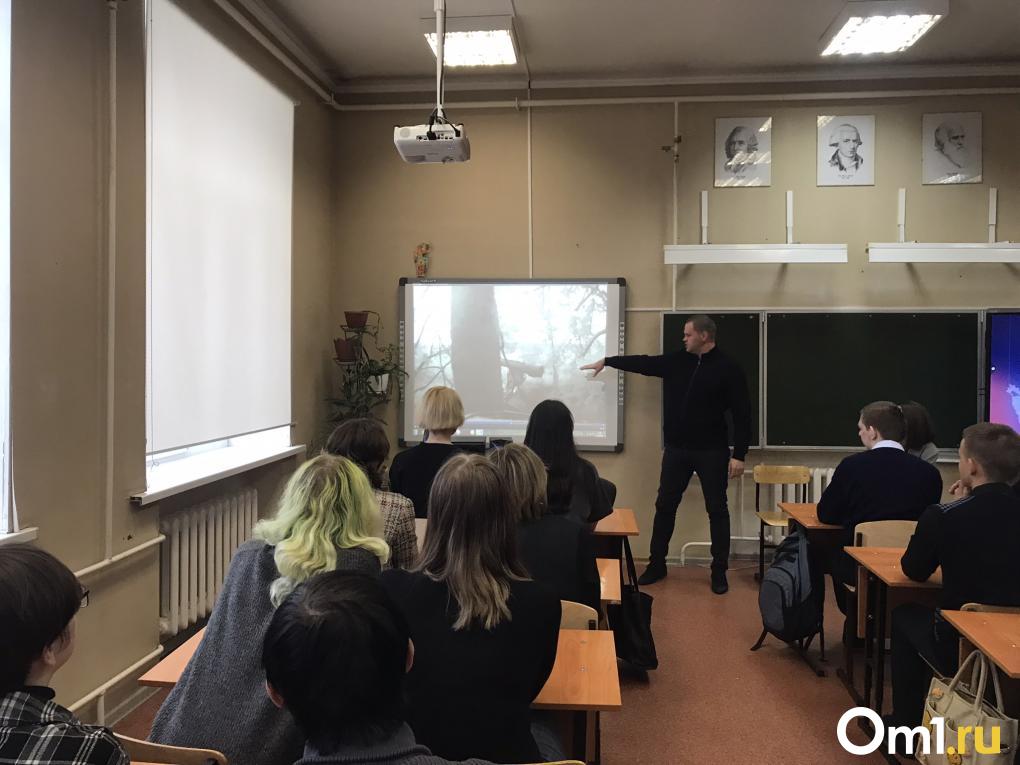«Помогать важно и нужно»: урок патриотизма с участием бойца СВО прошёл в школе № 19 Новосибирска