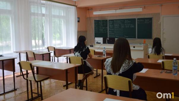 Омичи, зарабатывающие больше 100 тысяч, назвали свои любимые предметы в школе