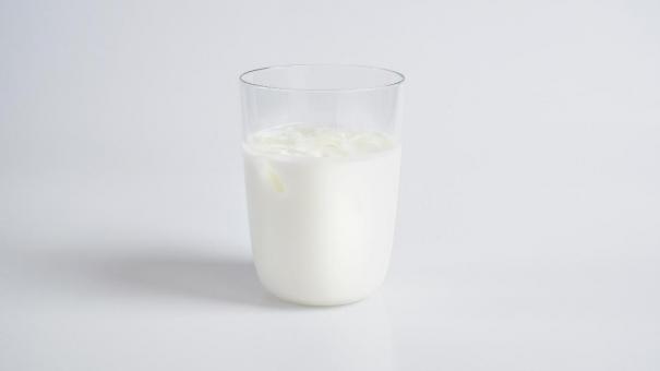 Вы пьёте это каждый день: диетологи предупредили об опасном продукте в холодильнике