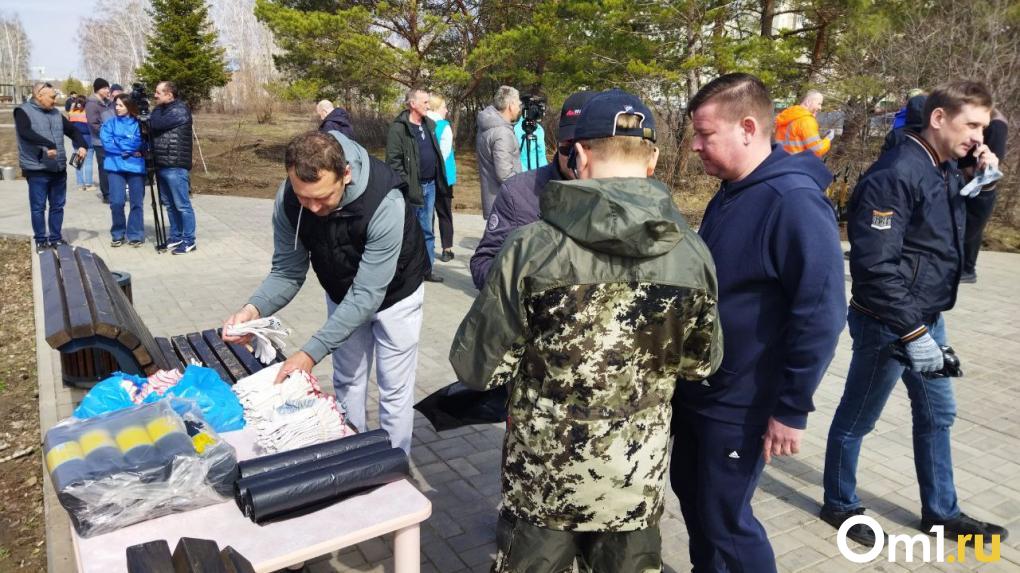 Омичи вышли на городской субботник: как это было?