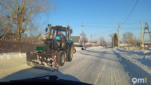 Попал под колесо трактора: омичи подали иск в суд за смерть родственника при уборке снега